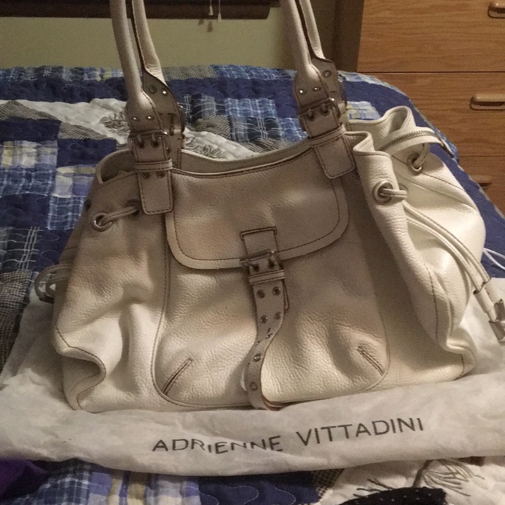 White pebble leather purse